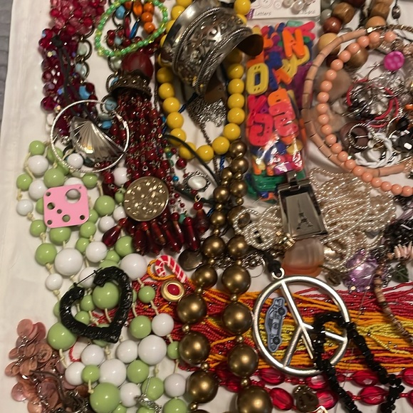 Gallon bag 5 pounds Junk Drawer Jewelry. - Picture 8 of 13